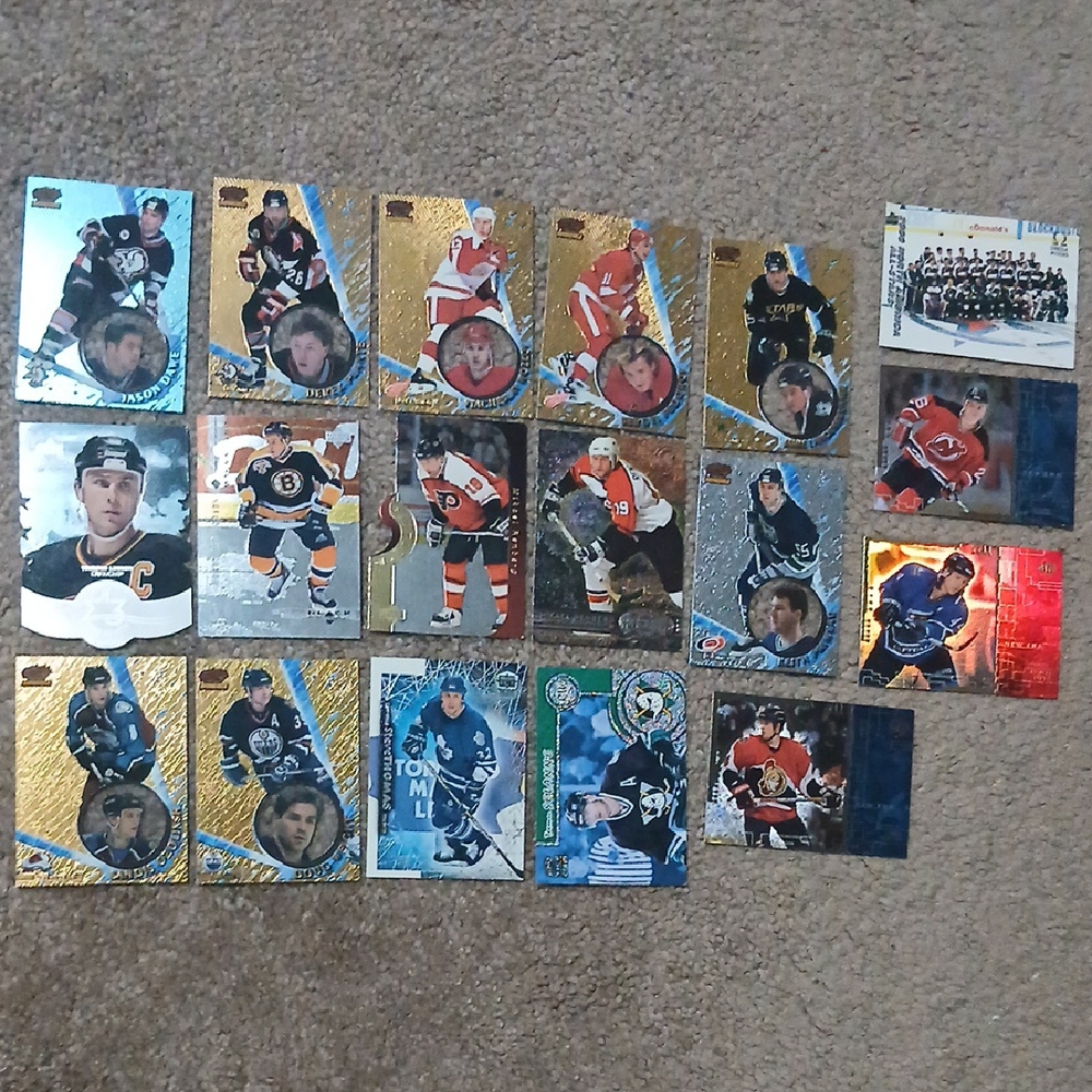 Hockey Trading Card Collection 28 Cards Total